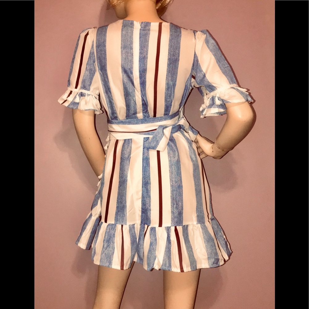 Striped & Ruffled Apron Dress / (L) NEW!! - Picture 5 of 6